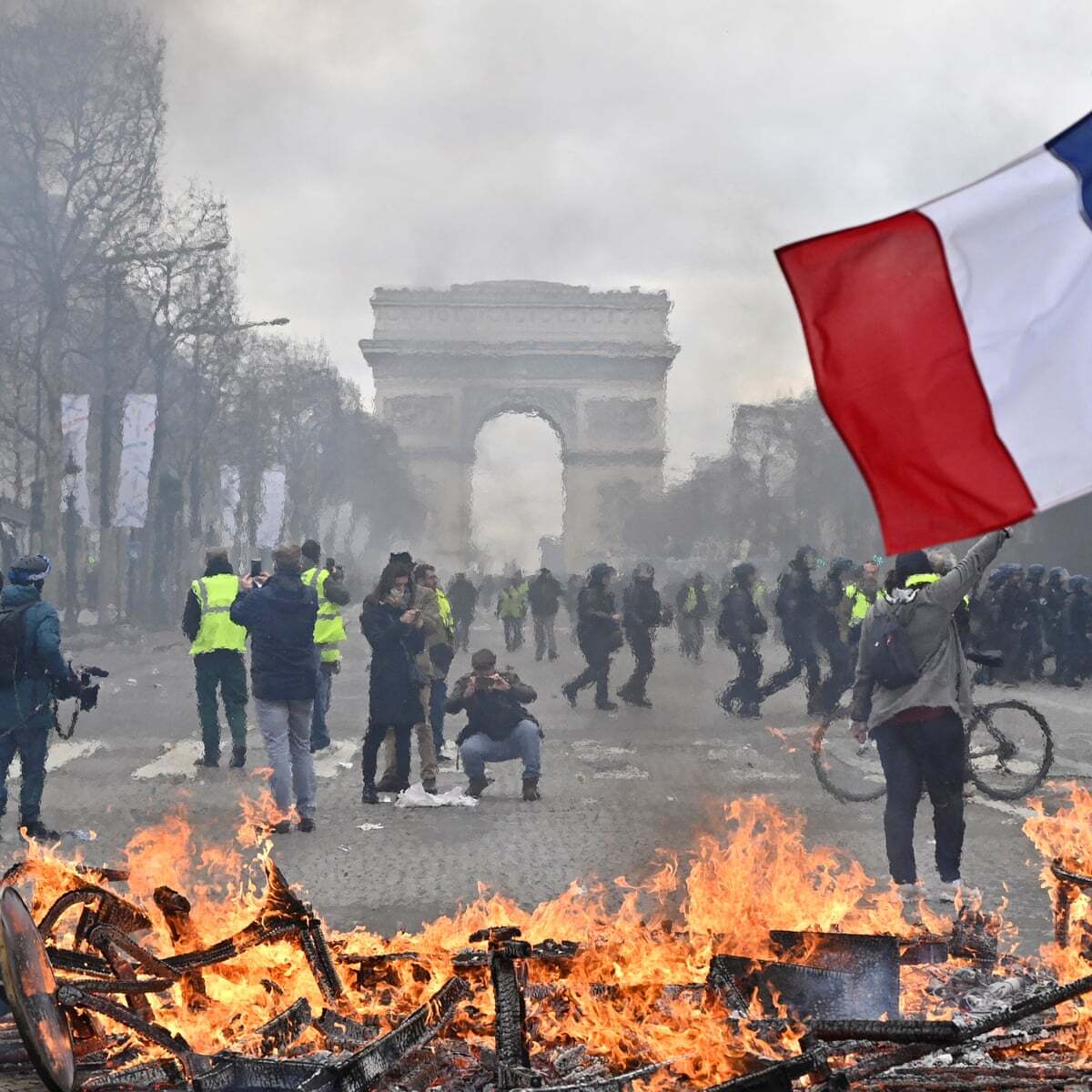 فرانسه برای مقابله با اعتراض و آشوب مجازی چه کرد؟