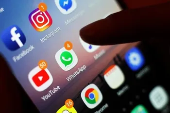 یوتیوب شریک جرم فیس بوک در حذف نکردن اخبار جعلی واکسن کرونا