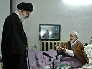 عيادت امام خامنه‌ای از آيت‌الله یزدی