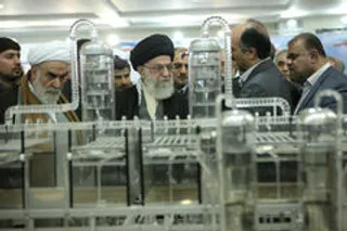 بازدید امام خامنه‌ای از نمایشگاه توانمندی‌های صنعت نفت و گاز