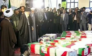 حضور امام خامنه‌اي در مراسم تشييع پيكر شهدای جهاد خودكفایی سپاه