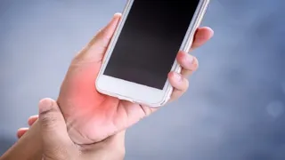 مضرات استفاده طولانی از موبایل؛ از درد ستون فقرات تا اختلالات روانی