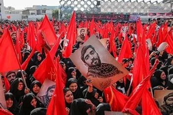 تشییع باشکوه شهید حججی بر دوش مردم تهران/ وداع با پسری که افتخار ایران شد
